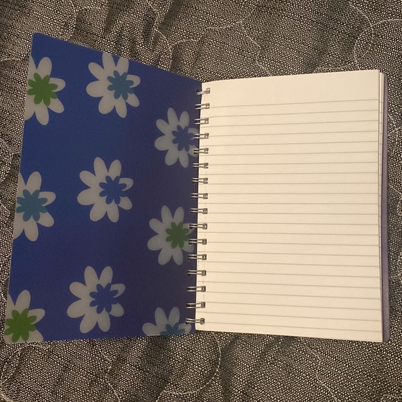 Gorgeous flower notebook - Picture 2 of 2
